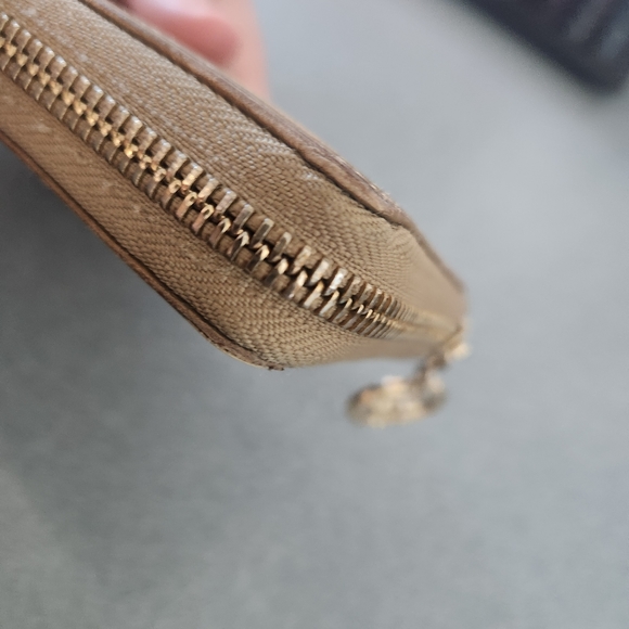 GUCCI Wallet Authentic 💯 - Picture 6 of 16